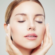 La cura della pelle valorizza la bellezza naturale del viso La cura della pelle valorizza la bellezza naturale del viso